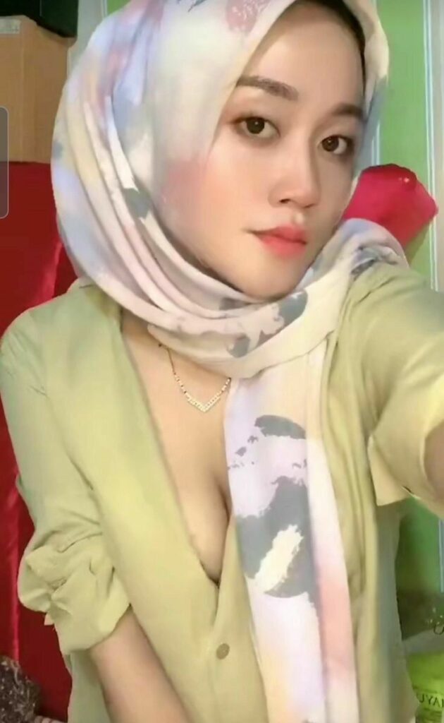 Video Viral Hijab Indo Mulus Putih Bening Terus2an Gosok Apem Pake Terong